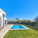 Villa In Calpe With Pool Near *